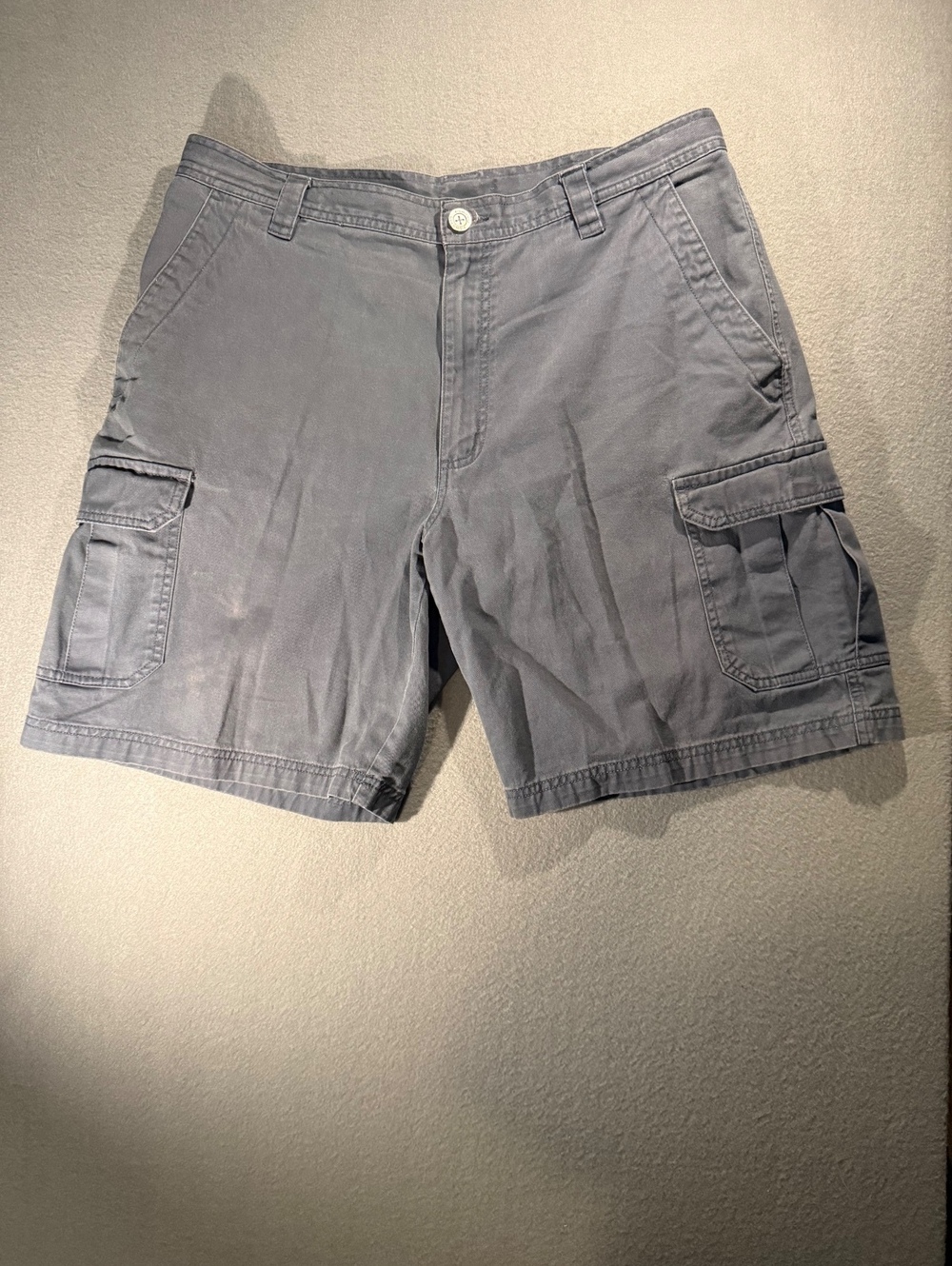 Columbia Men's Gray Cargo Shorts with Omni-Shade Sun Protection Size 36